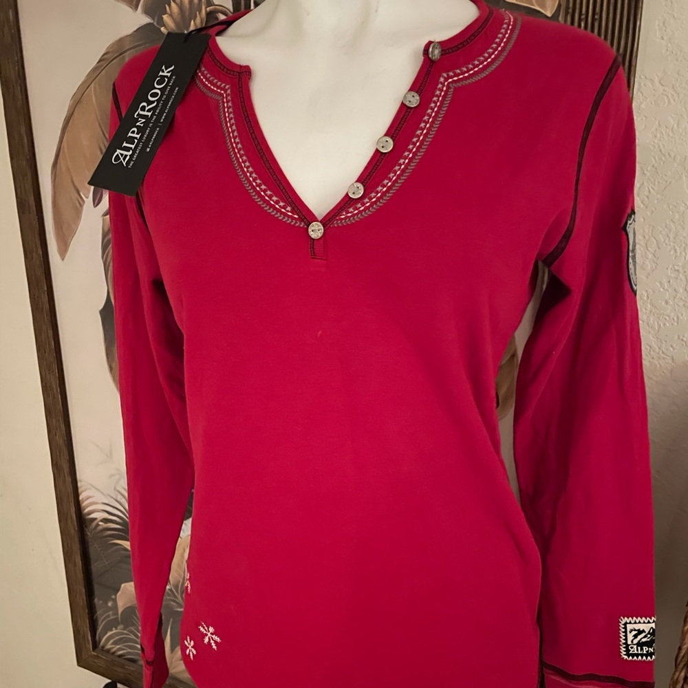 Alp N Rock Red Madeline Embroidered Long Sleeve Ski Henley Top. NWT Large